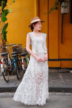 Chân váy ren 2 lớp họa tiết hoa