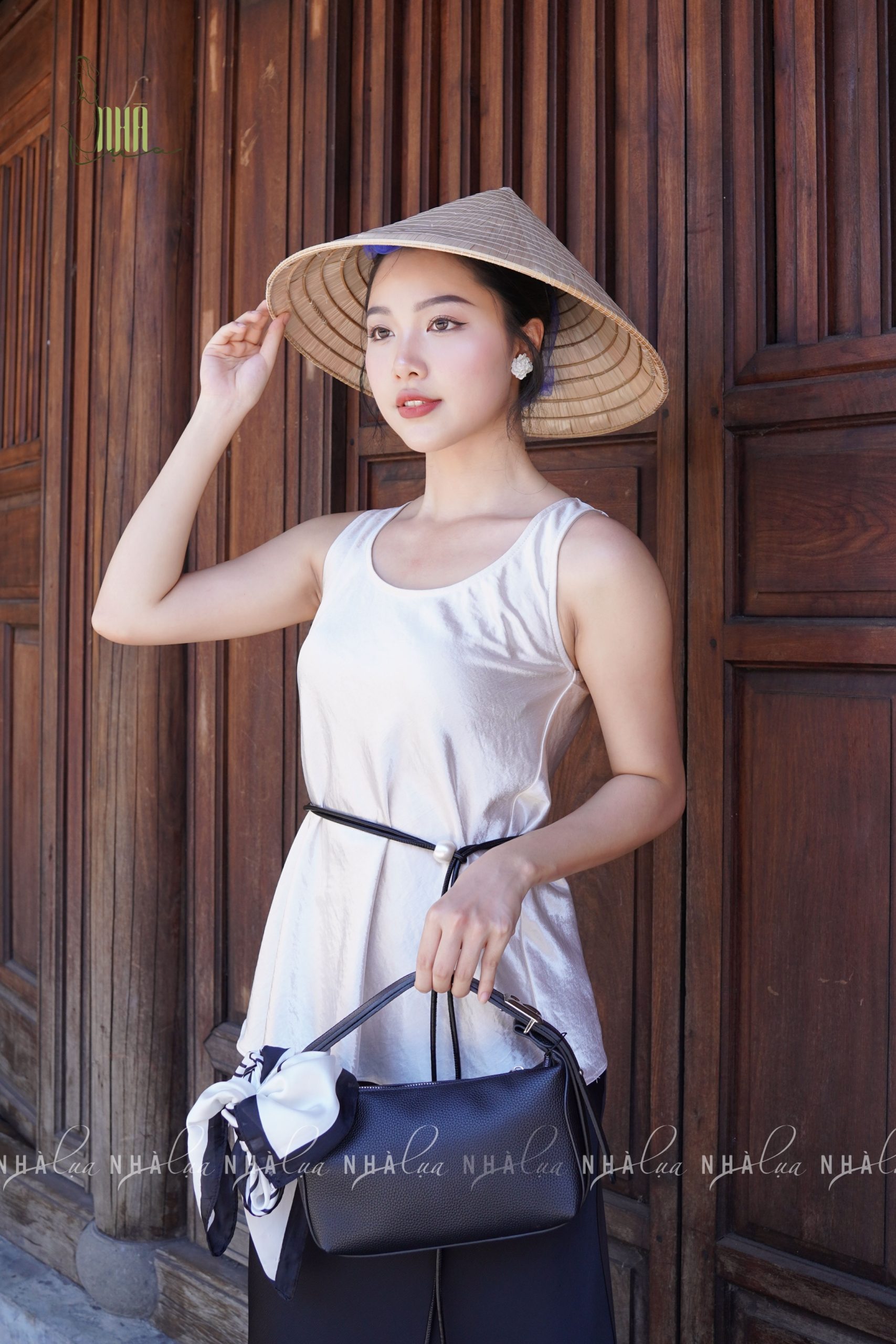 Áo lụa nữ cổ tròn cộc tay Nhà Lụa - Ảnh 2