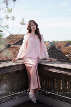 Alternative view of Áo Vân Khê chất tơ ngọc trai 2 lớp kết hoa Nhà Lụa