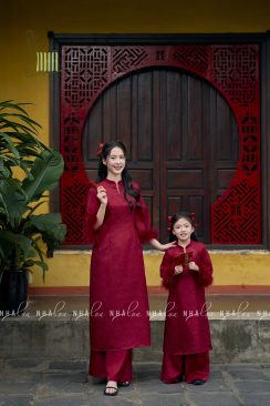 Áo Dài Bé Gái Gấm Nổi Đính Lông Vũ Cao Cấp Nhà Lụa