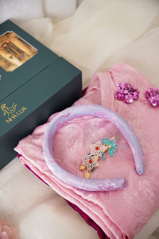 qua-xinh-khi-mua-ao-dai