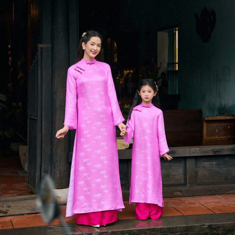 Áo Dài Châu Nghinh Cho Bé Màu Hồng Nhạt Nhà Lụa