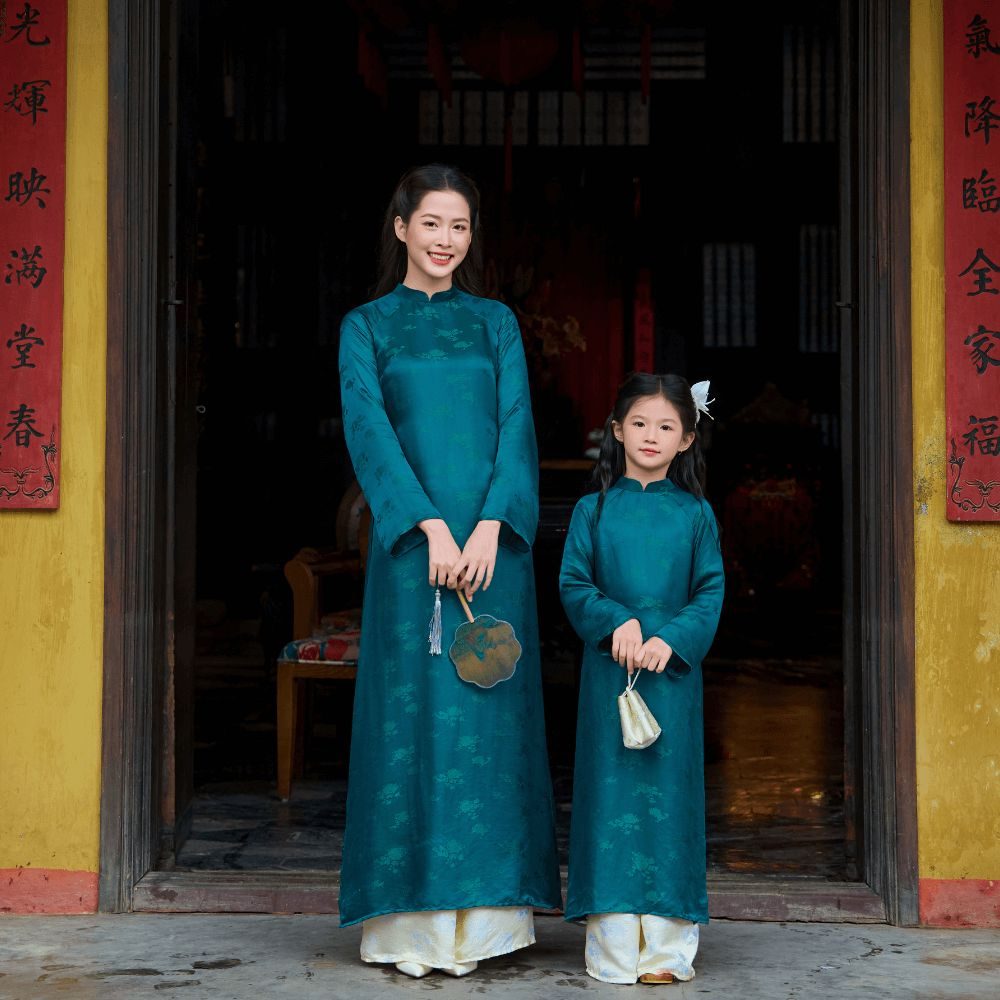 Áo Dài Phương Lam Cho Bé Màu Xanh Lam Nhà Lụa