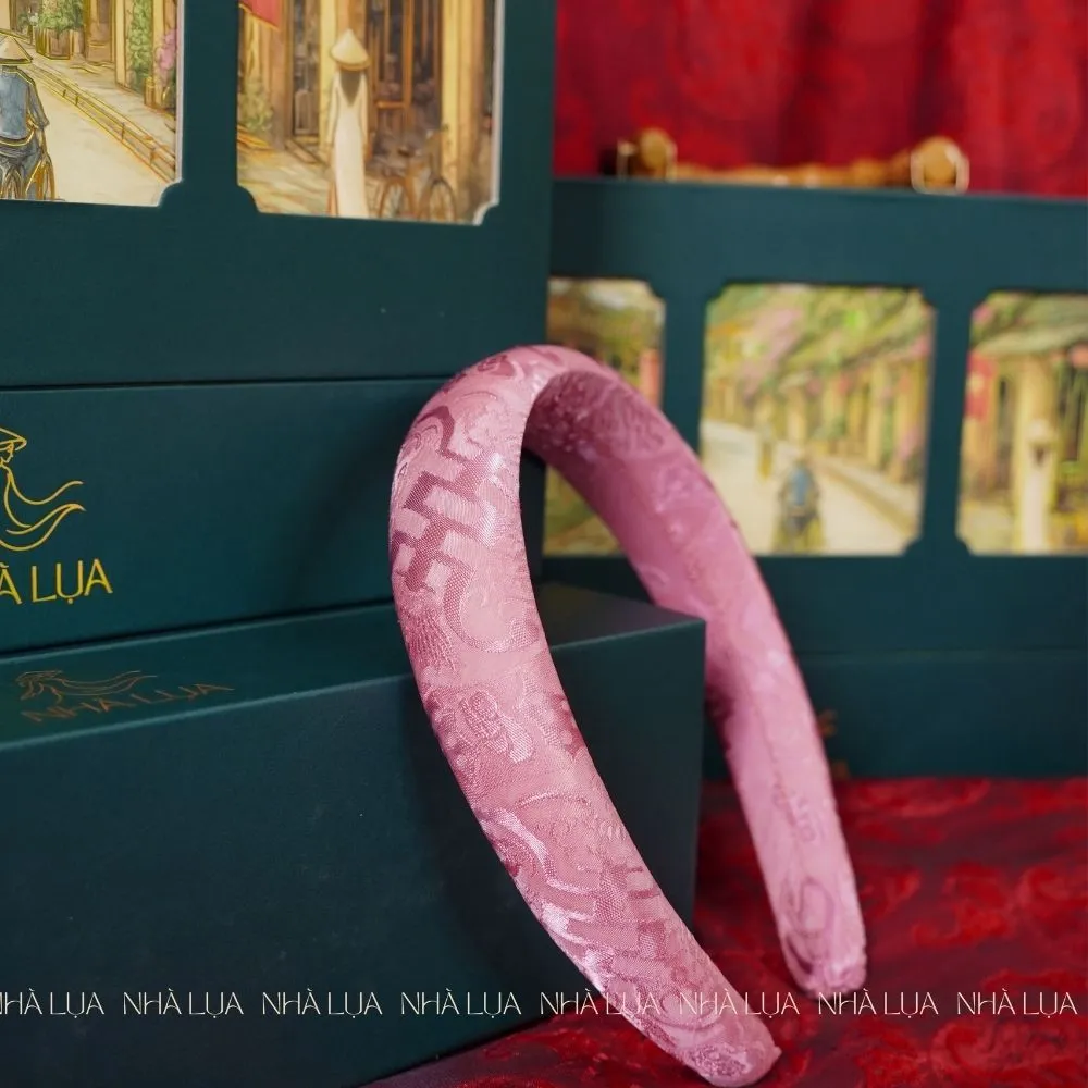 quà tặng cài nhà lụa
