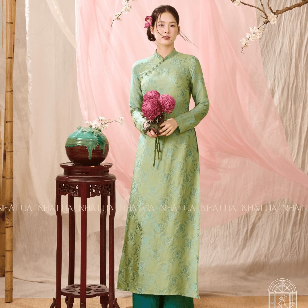 Áo Dài Ngọc Châu Màu Xanh Lá Nhà Lụa