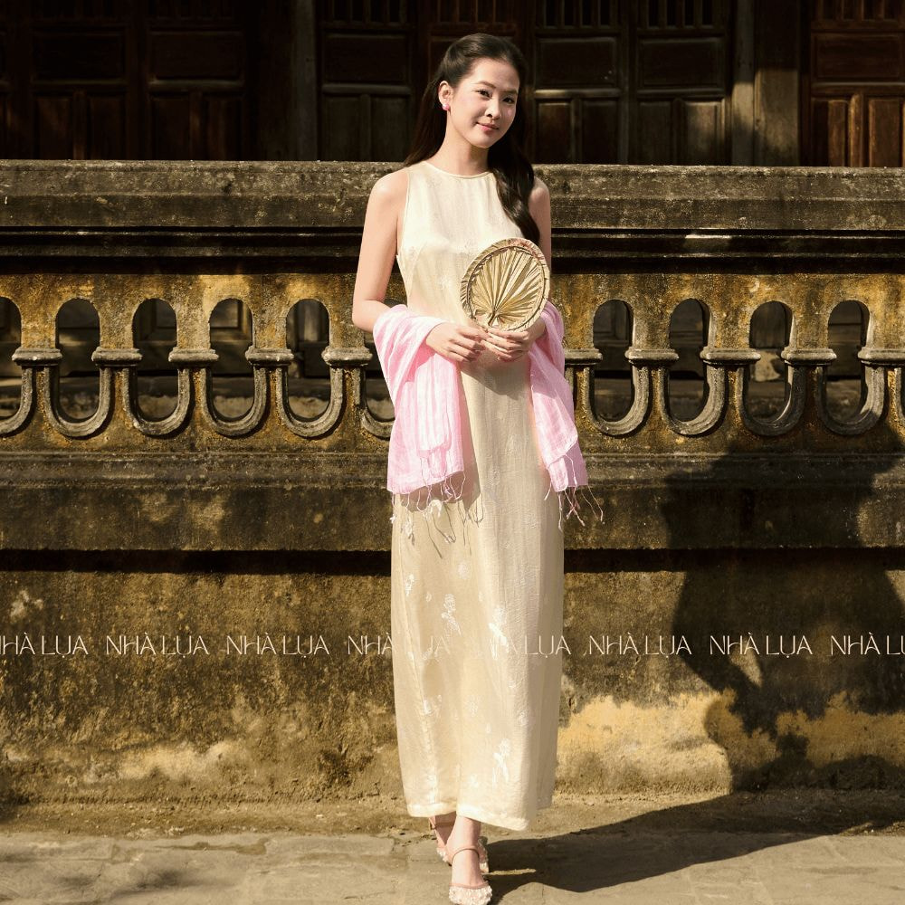 Váy Lụa Uyển Thanh Màu Trắng Kem