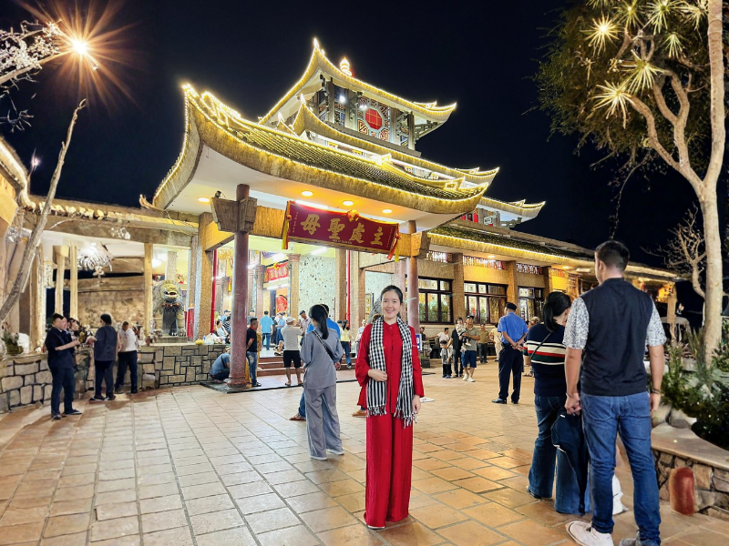 Founder Nhà Lụa - Kim Ngân mặc Pháp Phục An Nhã tại Chùa Bà Chúa Xứ, Núi Sam, Châu Đốc, An Giang