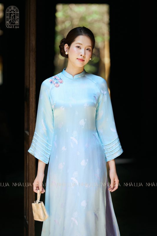 Áo dài của Nhà Lụa được dệt bằng sợi tơ tằm tự nhiên