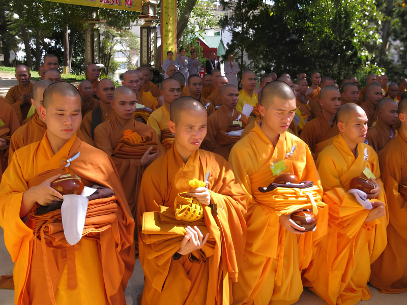 Màu Vàng Nghệ phổ biến của pháp phục Tăng Na tông