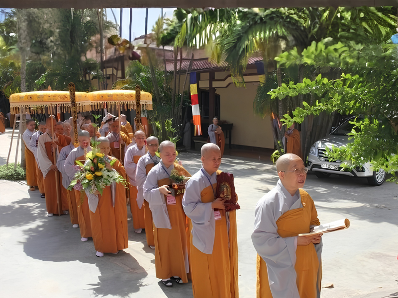 Pháp Phục Ni (Tỳ-kheo-ni) hay còn gọi là Pháp phục cho các vị Sư Cô ở các ngôi chùa Bắc Tông