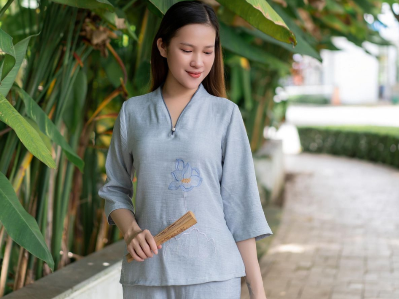 Pháp phục Phật giáo màu lam biểu tượng của sự an nhiên, thanh tịnh 