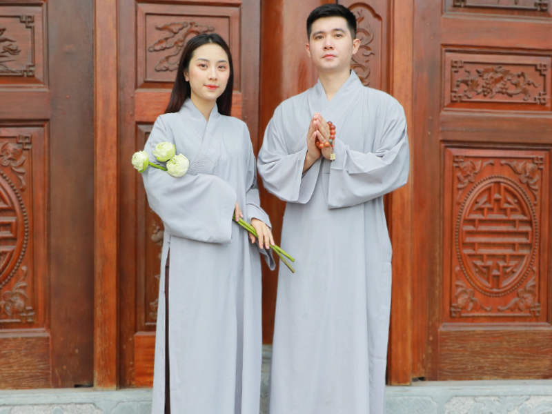 Pháp phục Phật giáo màu lam biểu tượng của sự thanh tịnh, giản dị 
