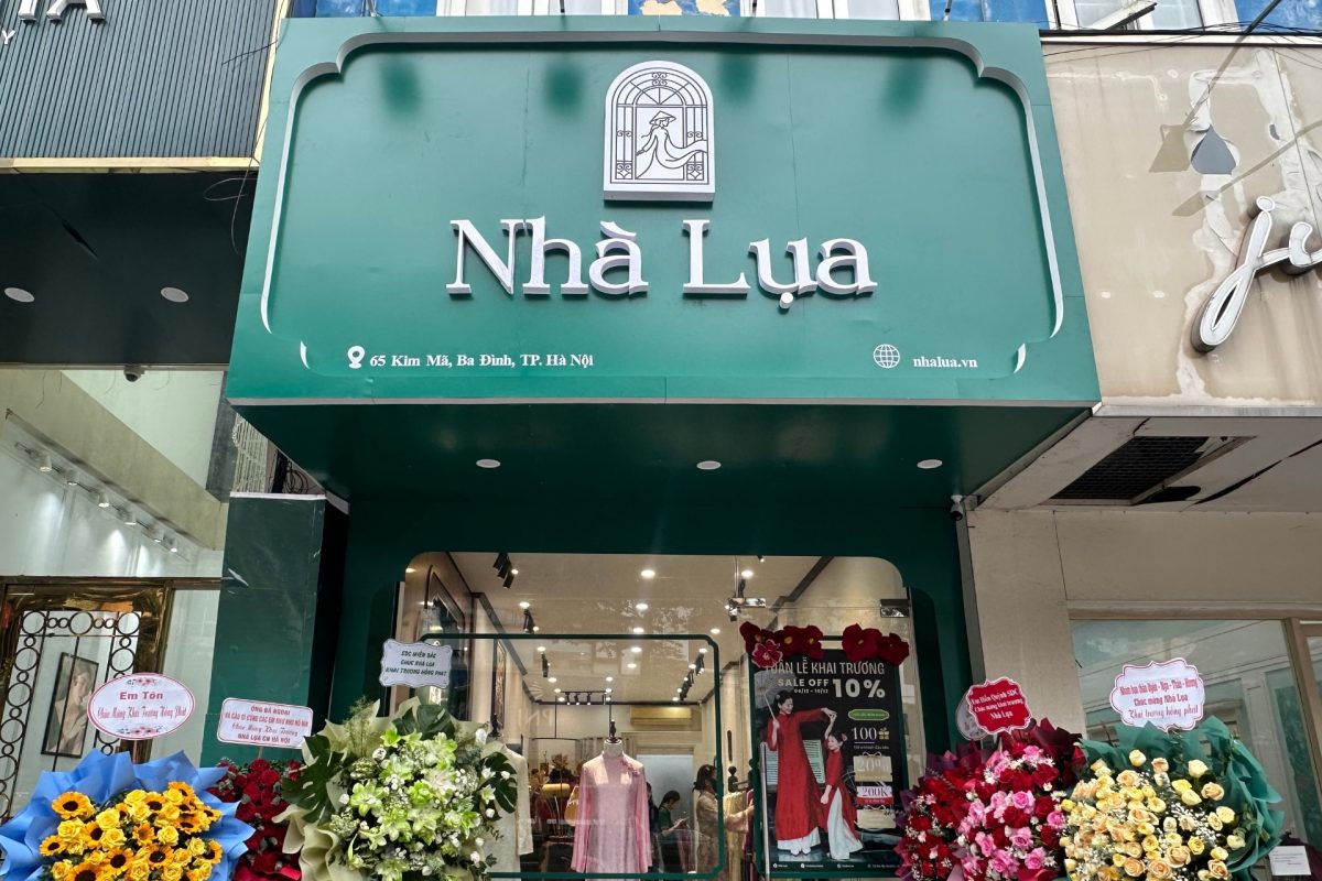 Áo dài của Nhà Lụa được dệt bằng sợi tơ tằm tự nhiên