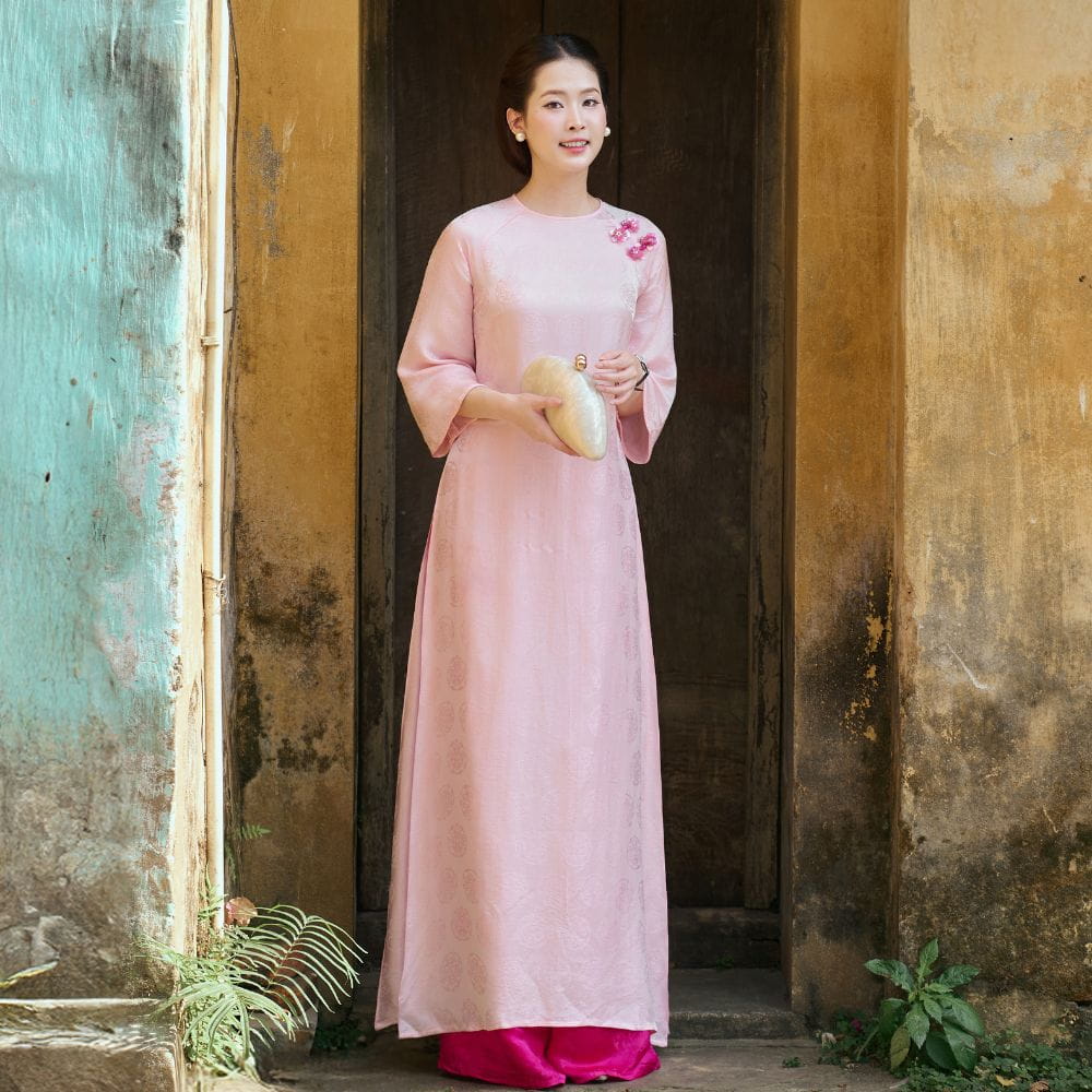 Áo Dài Lụa Tơ Tằm Hồng Nhiên Hồng Phấn - Áo Dài Cao Cấp Dáng Xưa Dệt Hoa Rơi