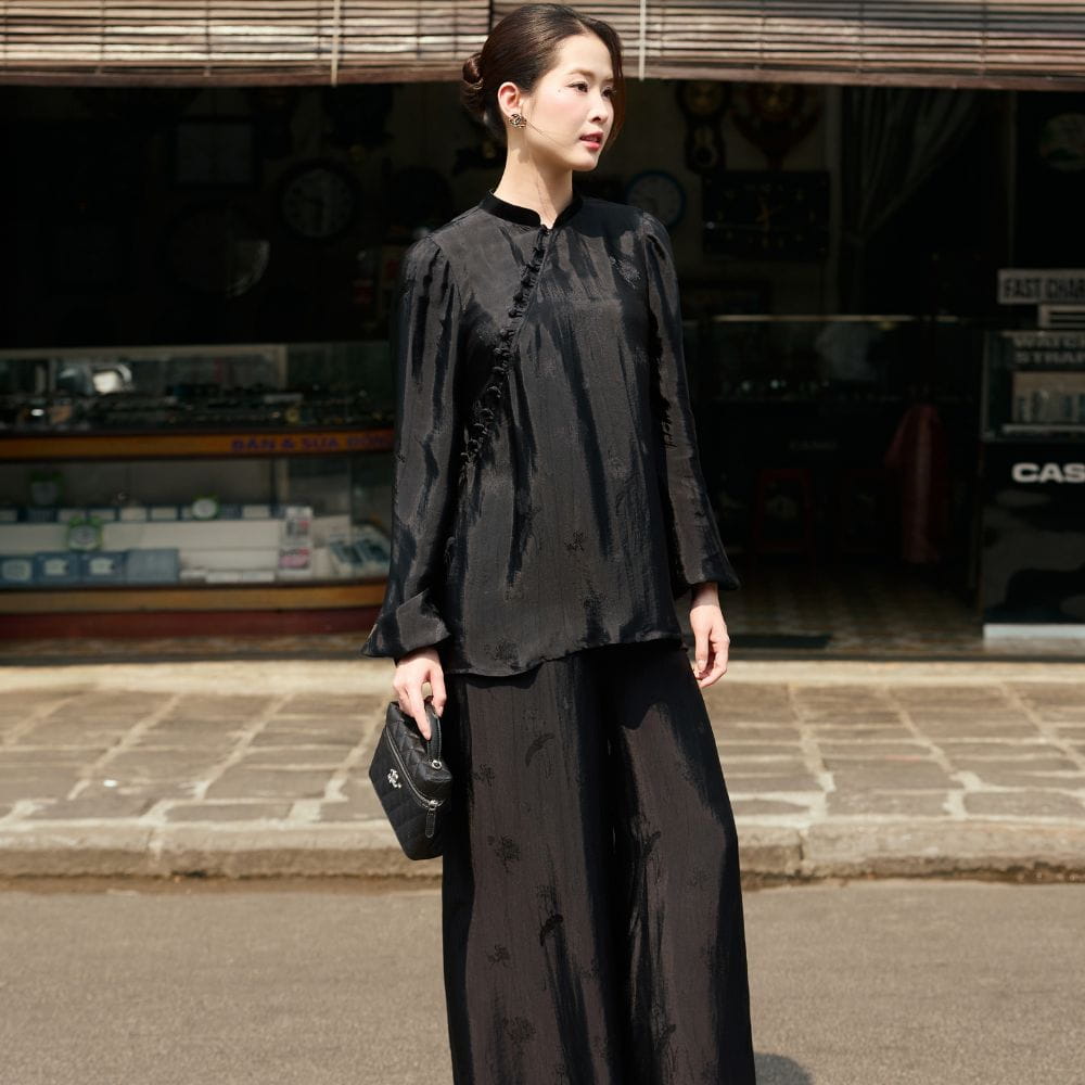 Pháp Phục Lụa Tơ Tằm Huyền Chi Đen Tuyền - Pháp Phục Cao Cấp Đẳng Cấp Dệt Sen Cúc Nổi