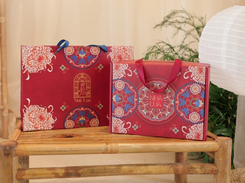 Pháp phục lụa tơ tằm là món quà ý nghĩa và phù hợp để tặng cho những người phụ nữ thân yêu