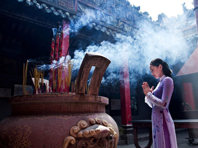 Hình ảnh lễ chùa thành tâm, giữ trọn nét đẹp văn hóa tâm linh 
