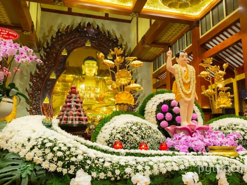 Lễ Phật Đản ( Rằm tháng 4 âm lịch) là ngày Đức Phật đản sinh, là một trong ngày lễ lớn của đạo Phật
