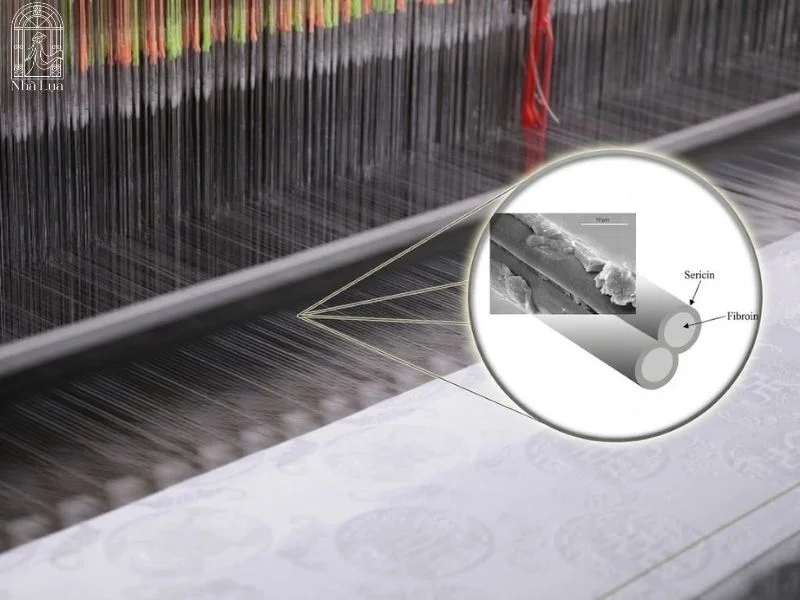 Với đặc tính mềm rủ tự nhiên, không hít dính và bắt sáng mạnh của sợi lụa, những đường cắt cúp thông minh sẽ giúp che khuyết