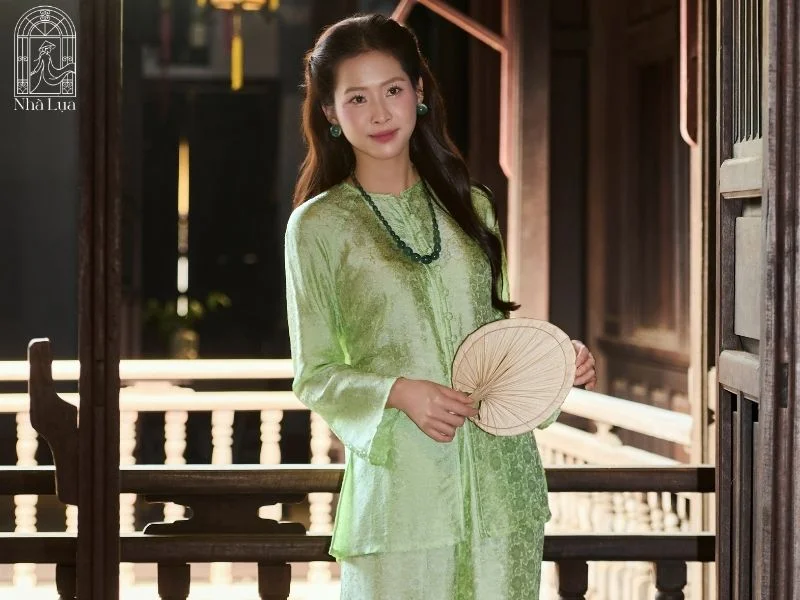 Chọn pháp phục rộng rãi, đường may chắc chắn và vải thoáng mát để thoải mái lễ Phật