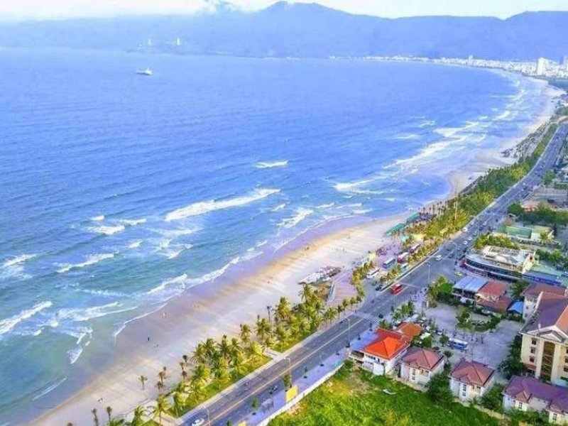 Tà Áo Dài Thơ Mộng Sẽ Hòa Quyện Cùng Bãi Biển Mỹ Khê
