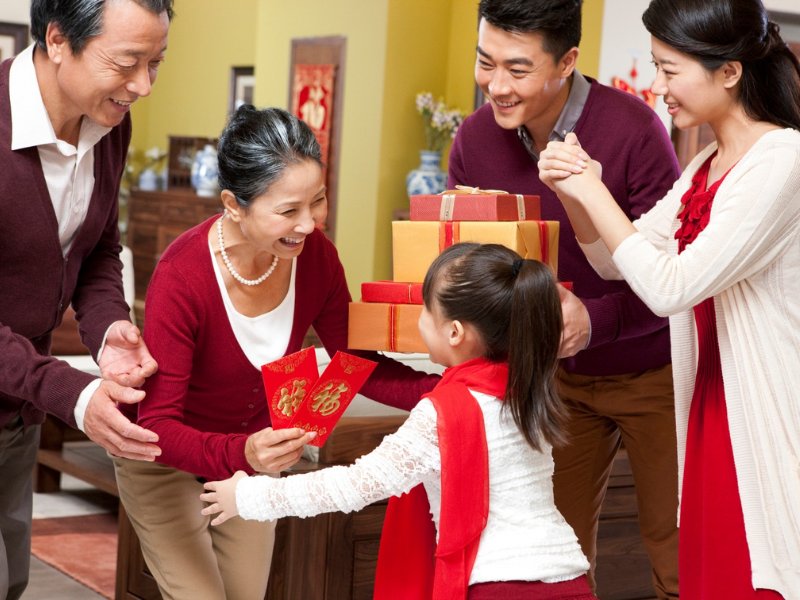 Hình ảnh Tết Nguyên Đán không khí sum vầy, ấm áp gia đình