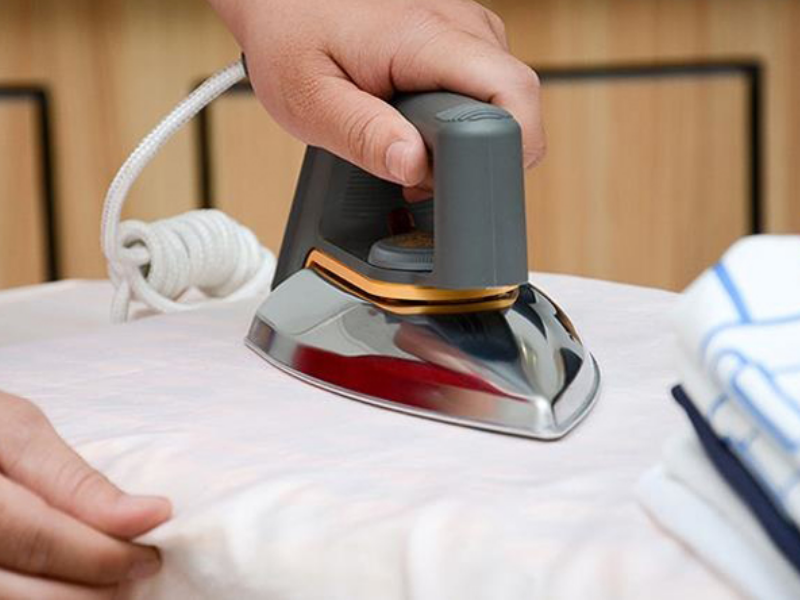 Hướng dẫn ủi lụa tơ tằm nhiệt độ thấp, tránh làm hỏng vải 
