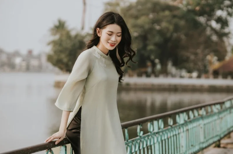 Hồ Tây — Địa Điểm Chụp Áo Dài Hà Nội Rộng Nhất, Thoáng Nhất