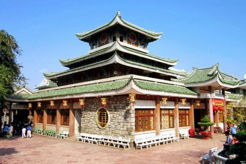 Miếu Bà Chúa Xứ Núi Sam - Nét đẹp uy nghi, cổ kính tôn lên vẻ trang nghiêm của tà áo dài truyền thống