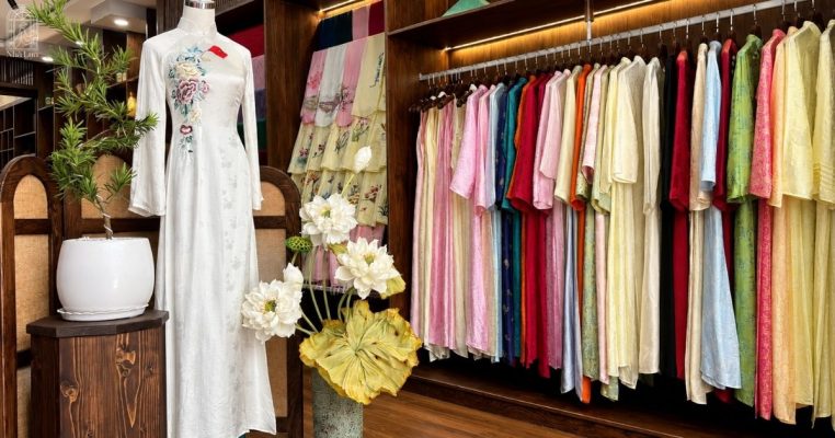Showroom Nhà Lụa, shop váy lụa cao cấp Đà Nẵng.