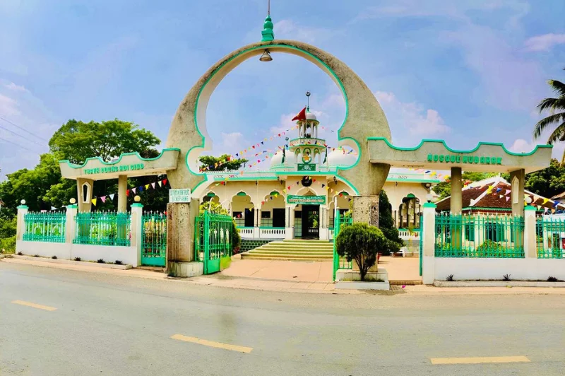 Thánh đường Mubarak tại làng Chăm Châu Giang