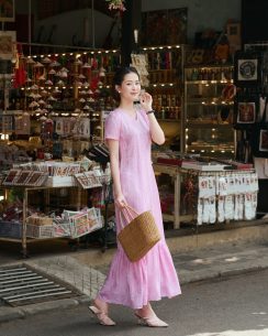 Váy Lụa Tơ Tằm Hồng Thanh Cổ Chữ V Màu Hồng - Váy Lụa Tơ Tằm Thon Gọn Thân Tôn Dáng