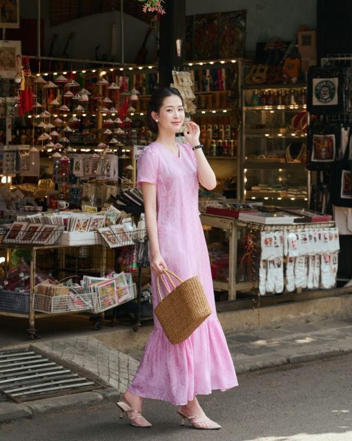 Váy Lụa Tơ Tằm Hồng Thanh Cổ Chữ V Màu Hồng - Váy Lụa Tơ Tằm Thon Gọn Thân Tôn Dáng