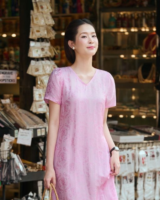 Váy Lụa Tơ Tằm Hồng Thanh Cổ Chữ V Màu Hồng - Váy Lụa Tơ Tằm Thon Gọn Thân Tôn Dáng