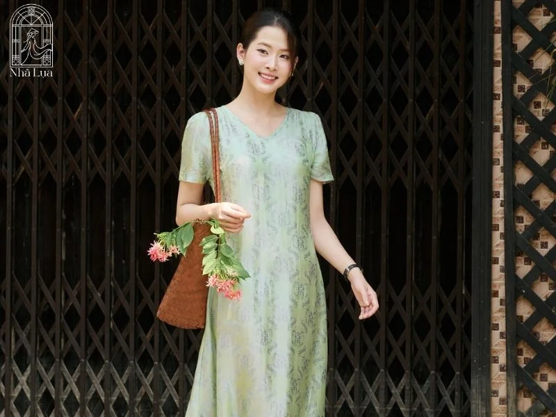 Màu sắc tươi mát sẽ giúp gương mặt trông sáng hơn, tạo cảm giác nhẹ nhàng, rạng rỡ và dễ chịu trong những ngày hè.