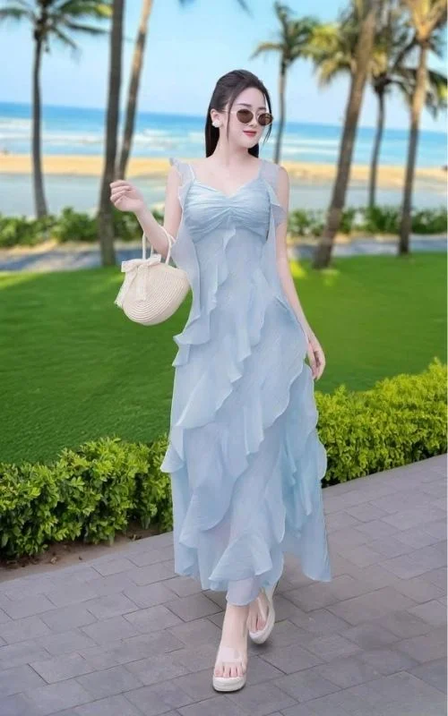 Váy maxi dáng suông hai dây bản to mang lại cảm giác phóng khoáng, thoải mái và tạo hiệu ứng vóc dáng cao ráo hơn