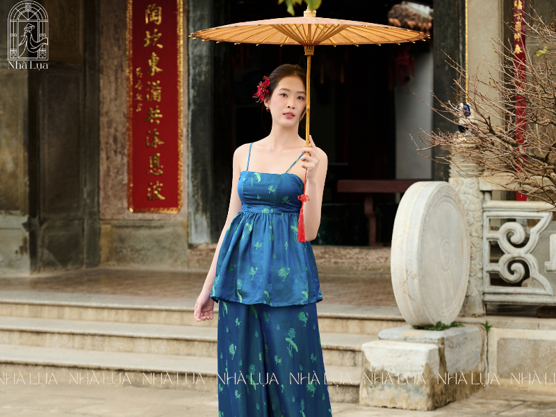 Set bộ Châu Nhi mang vẻ đẹp dịu dàng, thanh lịch, rất hợp để chụp ảnh bên những bờ biển xanh mát.