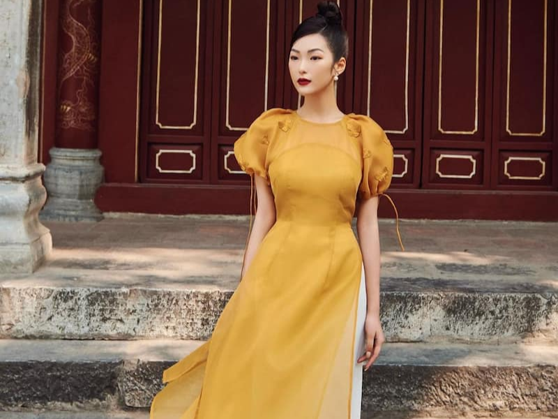 Đặt may riêng áo dài đỏ tại Nhà Lụa qua 5 bước đơn giản, từ tư vấn, lấy số đo đến giao hàng toàn quốc. Mỗi chiếc may đo tỉ mỉ, vừa vặn tuyệt đối và mang dấu ấn riêng.