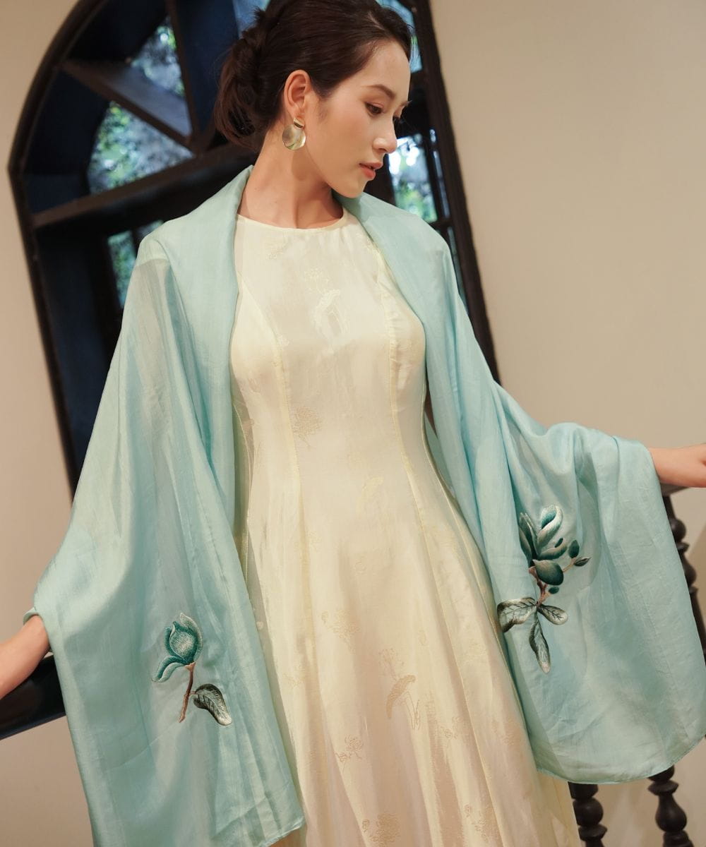 Khăn Lụa Tơ Tằm Thêu Tay Hoa Mộc Lan Màu Xanh Pastel – Quà Tặng Khăn Lụa | NHÀ LỤA