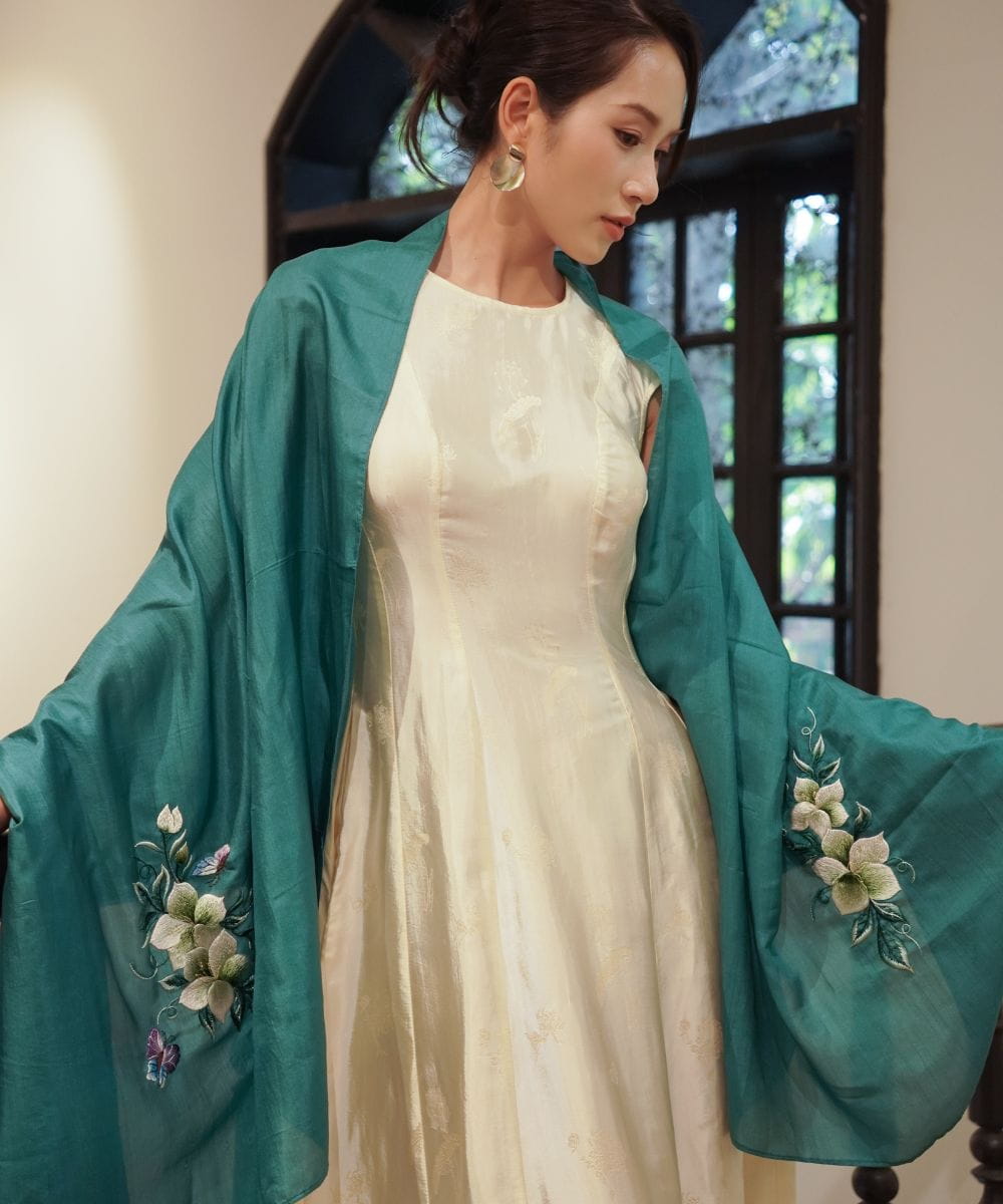 Khăn Lụa Tơ Tằm Thêu Tay Hoa Ông Lão Màu Xanh Đậm – Quà Tặng Khăn Lụa | NHÀ LỤA