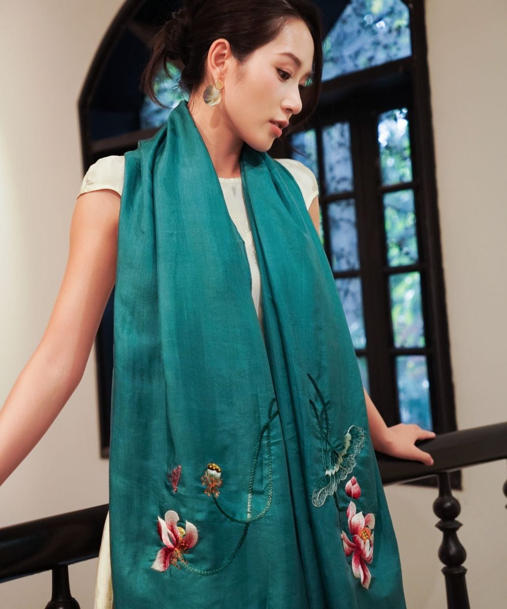 Khăn Lụa Tơ Tằm Thêu Hoa Sen Màu Xanh Đậm – Quà Tặng Khăn Lụa | NHÀ LỤA