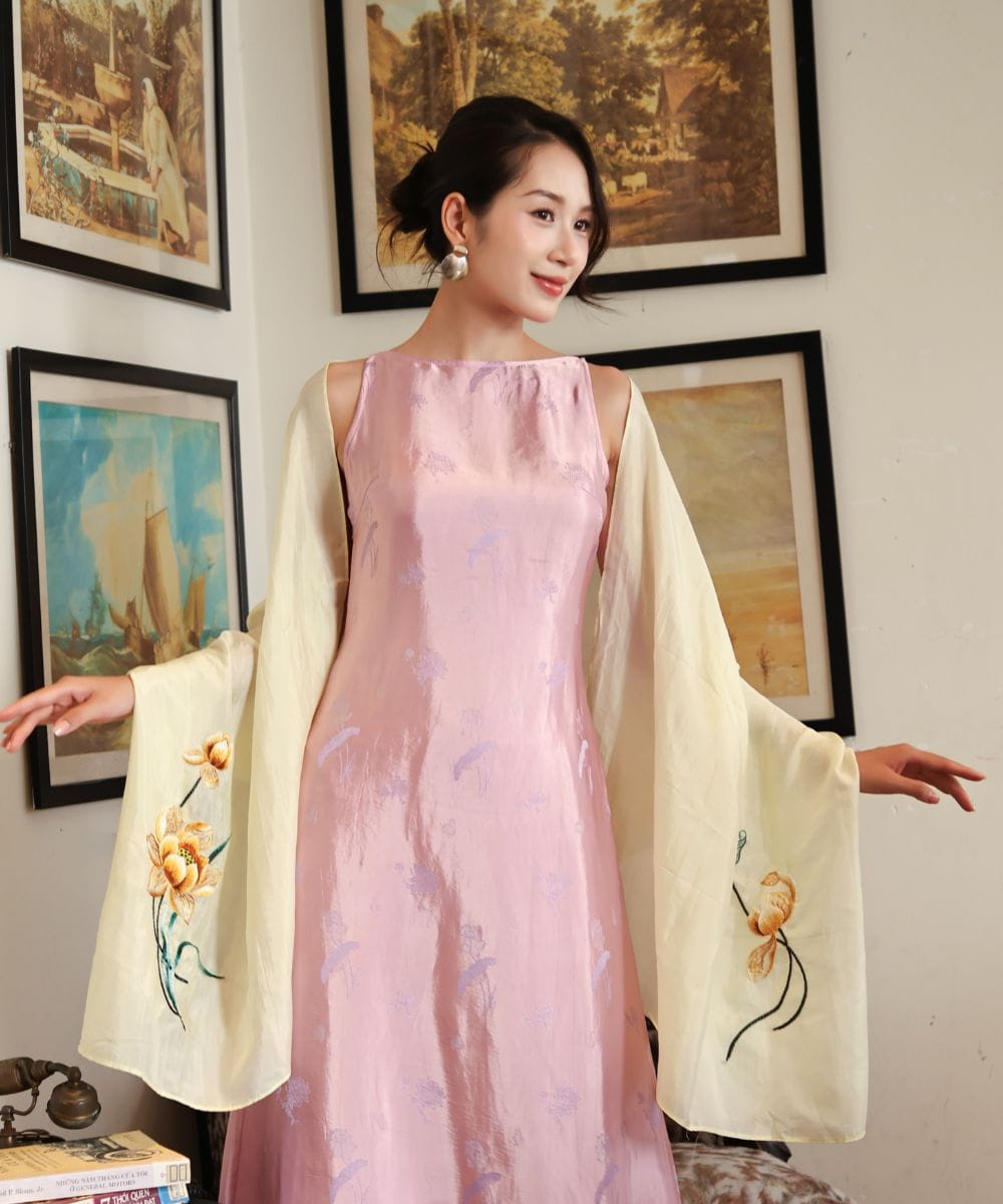 Khăn Lụa Tơ Tằm Thêu Tay Hoa Sen Màu Vàng Gà Con – Quà Tặng Khăn Lụa | NHÀ LỤA