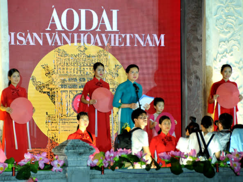 Áo dài Việt Nam - Biểu tượng văn hóa đầy tự hào được bạn bè quốc tế công nhận và tôn vinh