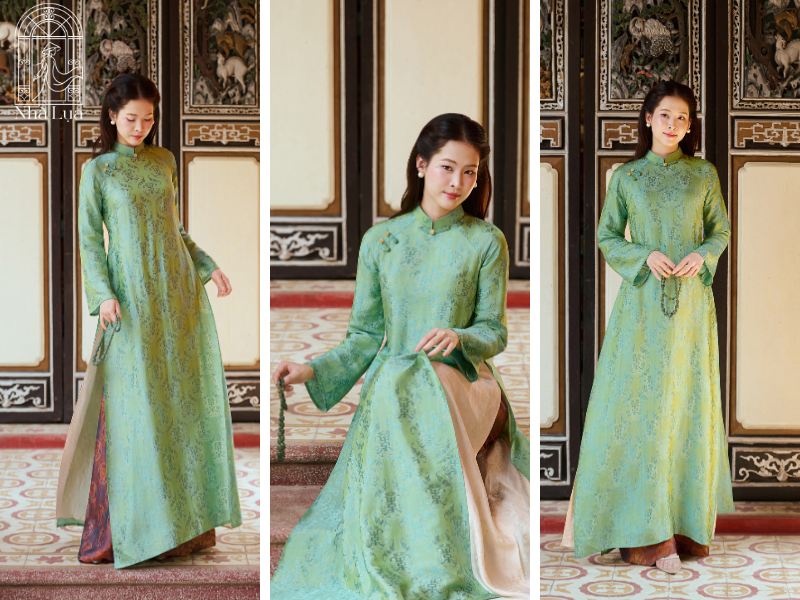 Áo dài 4 tà lụa tơ tằm Nha Xá dùng lượng vải gấp đôi, tạo độ bay bổng uyển chuyển thướt tha trong từng bước đi. Sang trọng hơn hẳn áo dài 2 tà, rất được ưa chuộng cho sự kiện