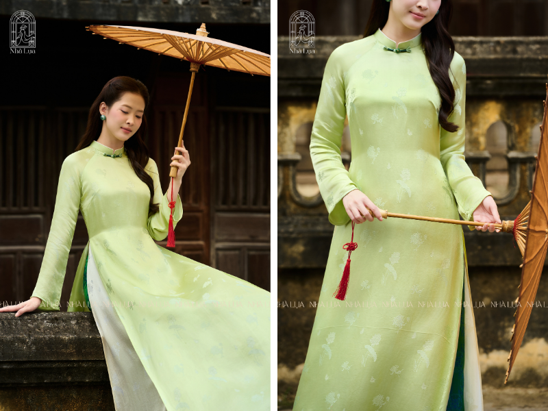 Họa tiết áo dài hoa rơi ẩn hiện theo ánh sáng, tạo hiệu ứng thướt tha, uyển chuyển, giúp tà áo dài lụa tơ tằm thêm mềm mại và đầy chất thơ