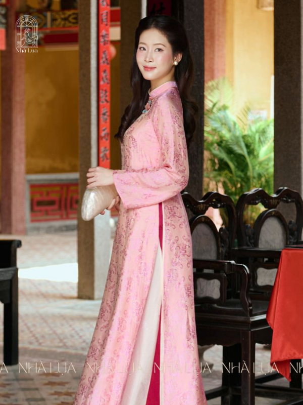 Mẫu áo dài suông thanh lịch giúp che khuyết điểm hoàn hảo