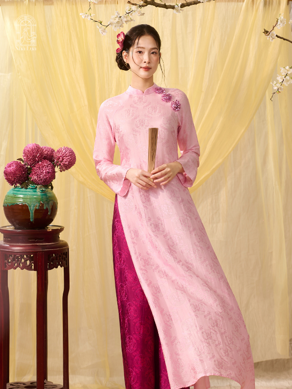 Vẻ đẹp kiêu sa, đài các trong tà áo dài lụa Nhà Lụa